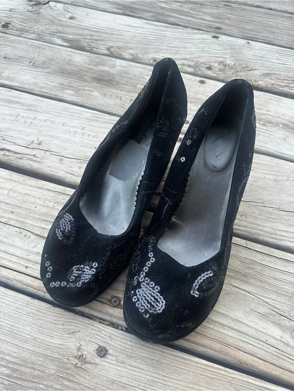 Vtg y2k baby me Black velvet wedge shoes with sequin details, Size 10